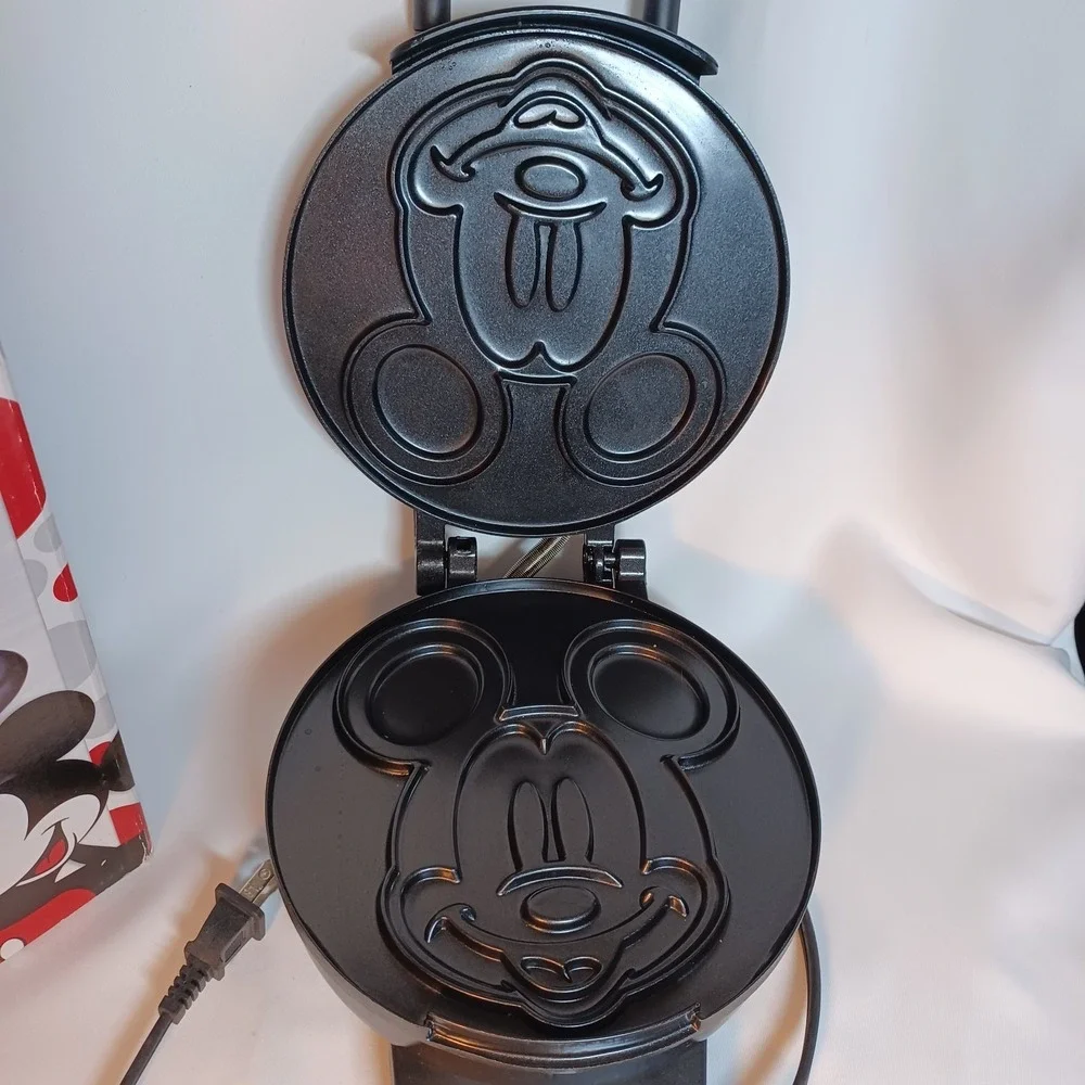 Disney DCM-32 Mickey Mouse Waffle Maker - Black Oh Boy!! Pre-owned With Box
